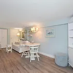 Quaint 1 Bedroom Lower Suite In Victoria, Bc