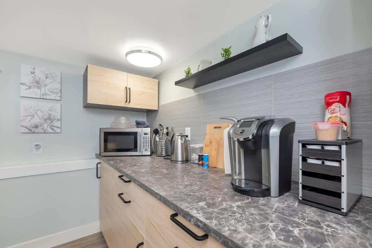Quaint 1 Bedroom Lower In Victoria, Bc
