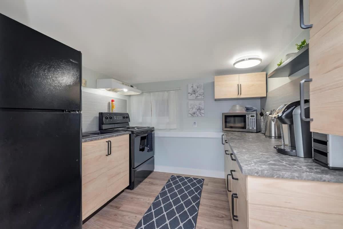Quaint 1 Bedroom Lower In Victoria, Bc